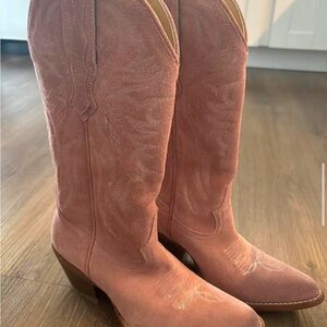 Elegant Pink Heeled Western Boots